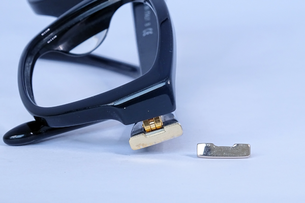 PRADA　金具飾り　復刻再生