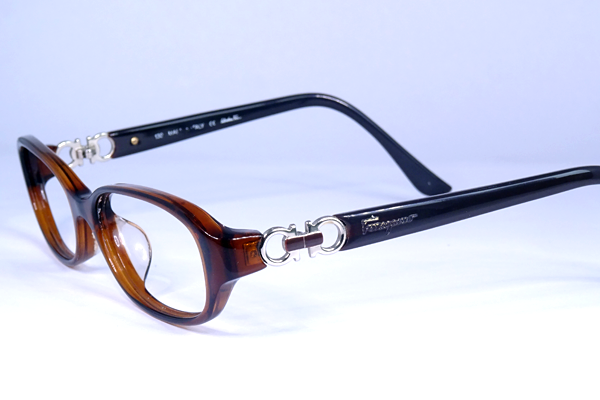 フェラガモ　左ヨロイ　修復再生