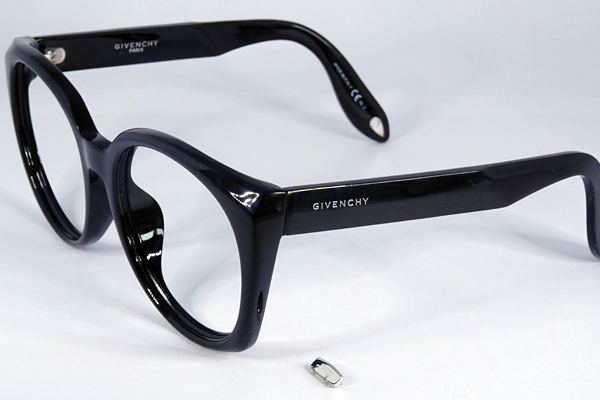 GIVENCHY　金具から樹脂へ　修復再生