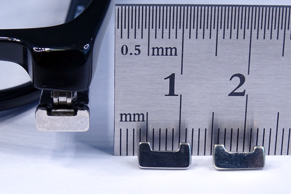 ジョルジオアルマーニ　金具飾り　復刻再生