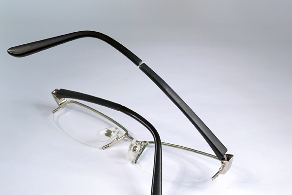 TR-90 軽量樹脂テンプル溶け 修復再生