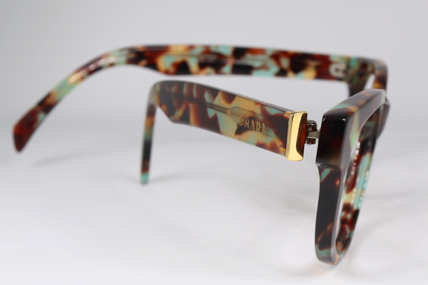 PRADA 金具飾り 復刻再生