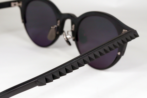 特殊加飾　コンビフレーム　ピラミッドスタッズ