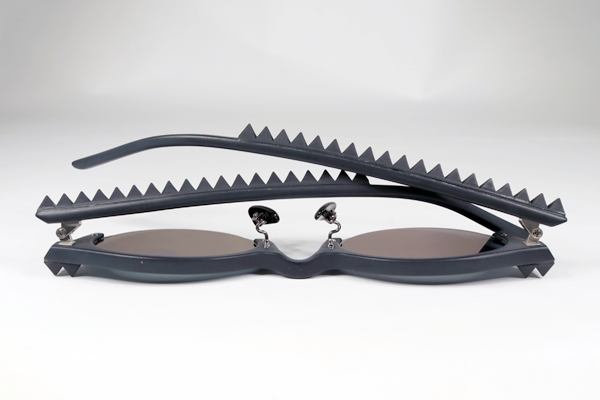 特殊加飾　コンビフレーム　ピラミッドスタッズ