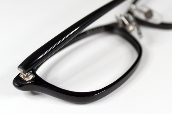 黒セルフレーム　リム欠け　部分復刻再生