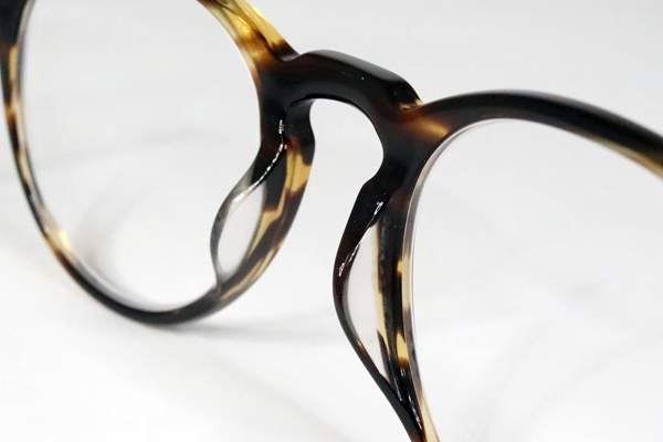 オリバーピープルズ　鼻盛削り　修復再生