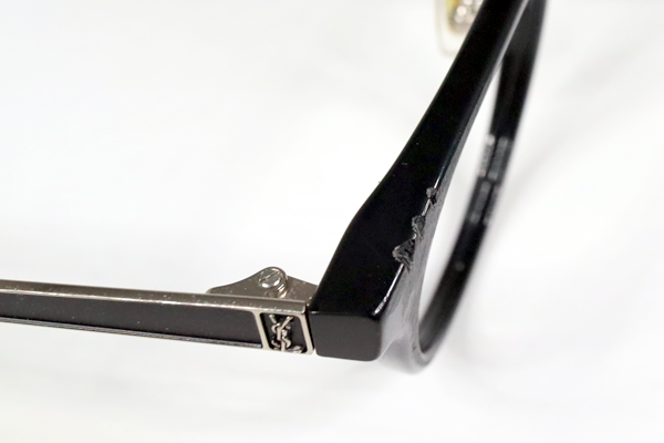 イヴ・サンローラン　黒の衝撃