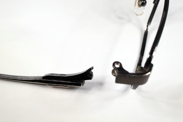 TUMI　樹脂丁番折れ　復刻再生