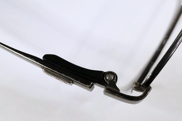 TUMI　樹脂丁番折れ　復刻再生