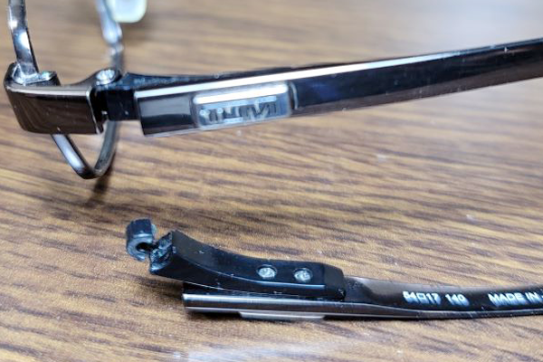 TUMI　樹脂丁番折れ　復刻再生