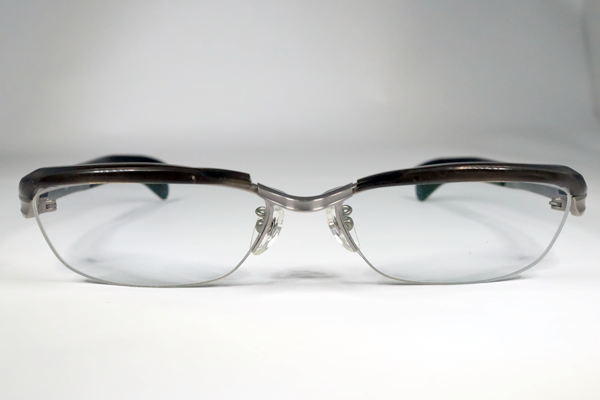 フォーナインズ　右ブロー亀裂　修復再生