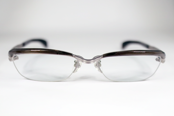 フォーナインズ　右ブロー亀裂　修復再生