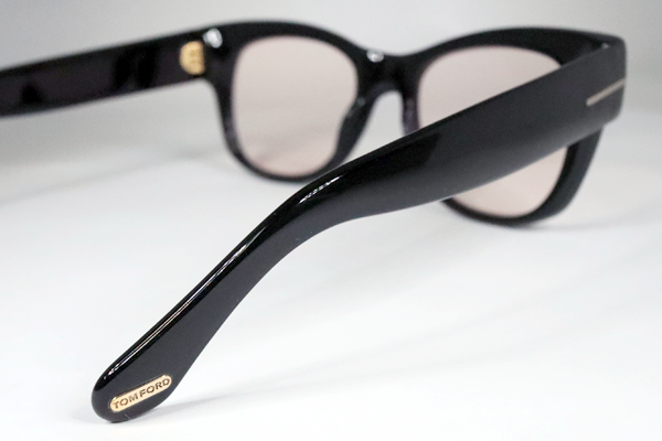 TOM FORD　左右丁番埋め　白化除去　サングラスレンズ新規　修復再生