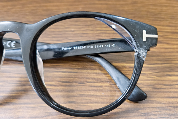 接着剤の被害はここにも