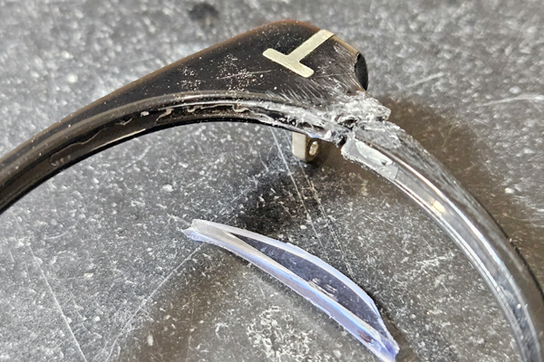 接着剤の被害はここにも