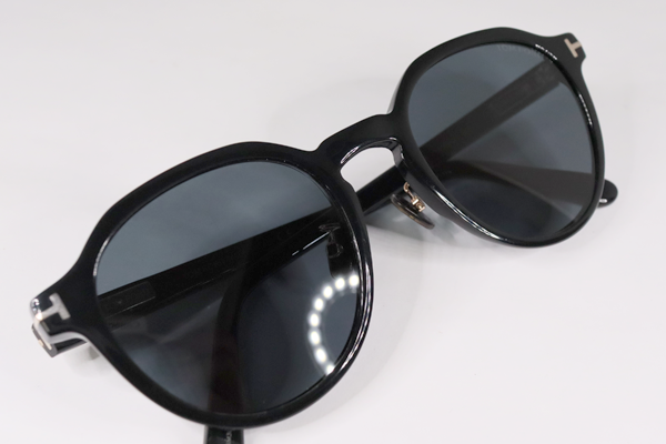 TOM FORD　右リム切れ　修復再生