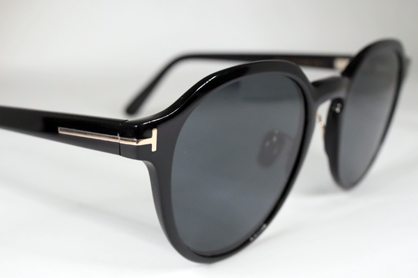 TOM FORD　右リム切れ　修復再生