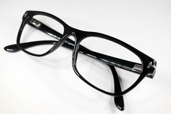 トムフォード　ブリッジ折れ　接着剤使用　修復再生