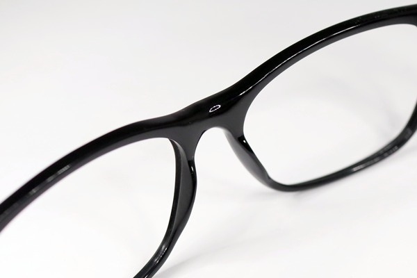 トムフォード　ブリッジ折れ　接着剤使用　修復再生