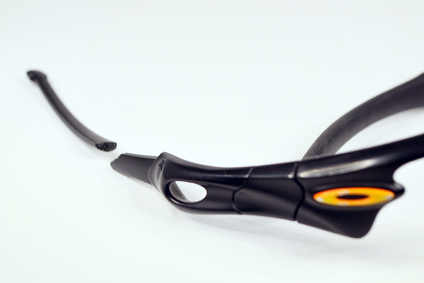 OAKLEY　樹脂テンプル折れ　修復再生