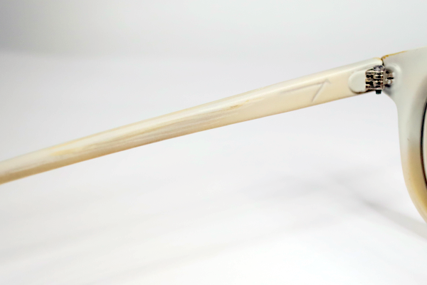 白山眼鏡店　マンモス牙めがね風塗装