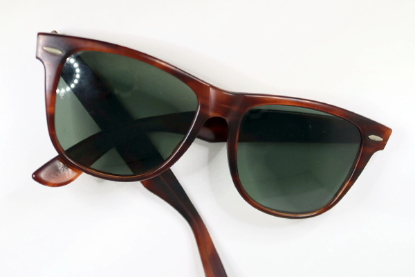 Ray-Ban  ウェイファーラー2　右テンプル丁番カシメ直し　修復再生