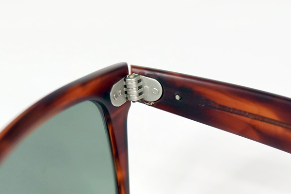 Ray-Ban  ウェイファーラー2　右テンプル丁番カシメ直し　修復再生